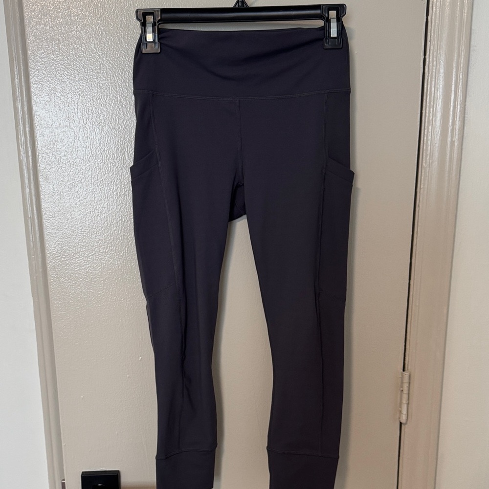 Fabletics Charcoal Cropped Capris - image 4